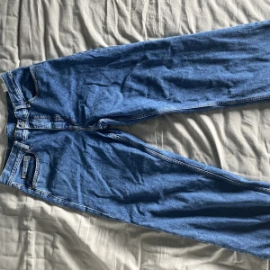 Jeans  - Blå jeans från nlyman i loose fit modellen. Väldigt bra skick. Skriv för bättre bilder🤩