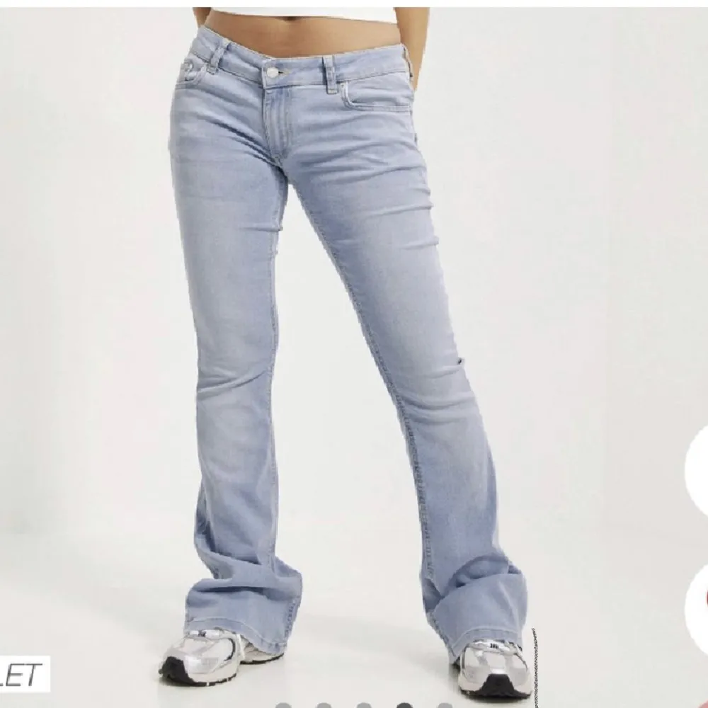 Low waist jeans från Gina.. Jeans & Byxor.