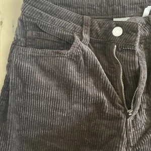 Manchester byxor - Storlek 38 från weekday, straight leg. Använd 1 gång  