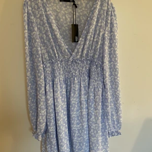 Nu klänning  - Ljusblå klänning från lager 157, helt ny, lapp finns kvar. Storlek S