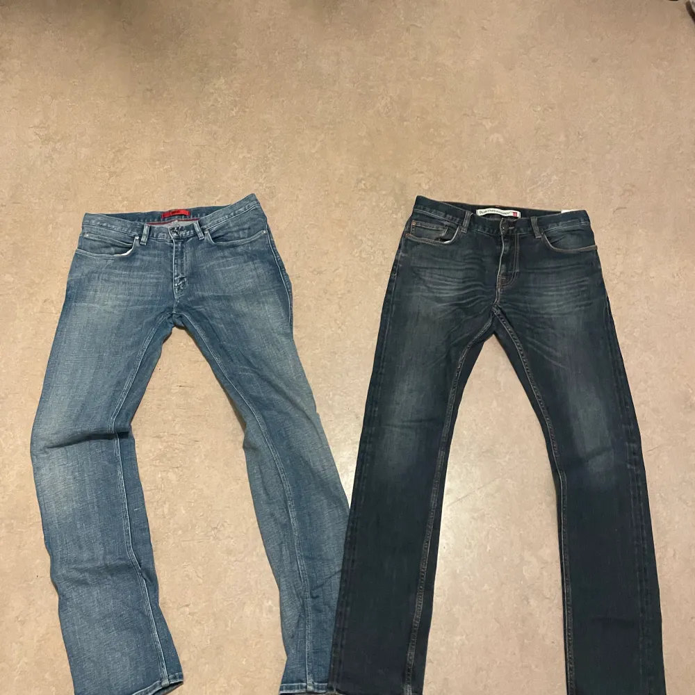 Hej, säljer dessa 2 par jeans för de har blivit små och passar inte mig längre. Det är Hugo boss och pekperformance båda för 1000kr  Hugo boss- 700kr size 31/34 Peakperformance- 500 size 30/34. Jeans & Byxor.