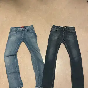 Hej, säljer dessa 2 par jeans för de har blivit små och passar inte mig längre. Det är Hugo boss och pekperformance båda för 1000kr  Hugo boss- 700kr size 31/34 Peakperformance- 500 size 30/34