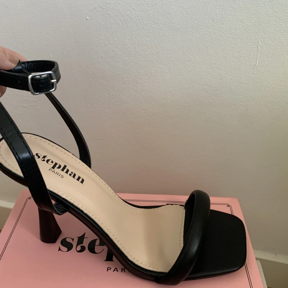 Svarta högklackade skor 