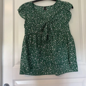 Grön topp - En super gullig topp som är använd 1 gång