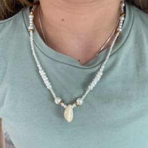 Två halsband för alla - Snäck-halsband och Jul-halsband för alla