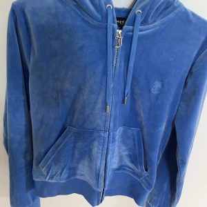 Juicy couture tröja - Aldrig använd utanför huset. Pris kan diskuteras.