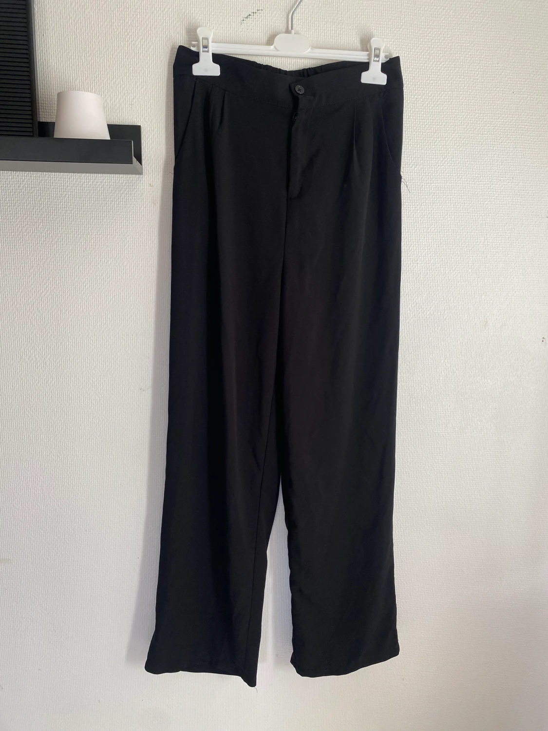 Högmidjade kostymbyxor 