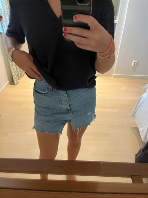 Jeans kjol  - Jeans kjol från ginatricot, säljer för 150kr exkl frakt 