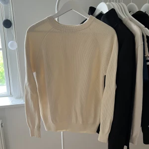 Stickad tröja - Mycket fint skick 10/10, storlek s 