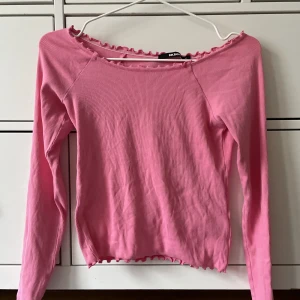 Rosa tröja - Perfekt att ha på sig till den nya barbie filmen! 