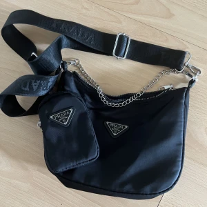 Väska - Fin väska knappt använd. Är öppen för bud🌸 kolla gärna mina andra annonser 🌸