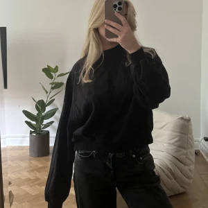 långärmad  - Mysig långärmad i tjockare material. (är 160 cm och vanligtvis en XS/S)