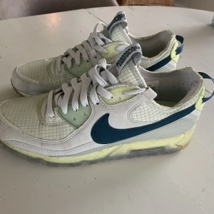 Nike air Max 90 Terrascape  - Har används på promenad ca 10ggr. Bra skick. Köpta för 1699kr på Nike.com