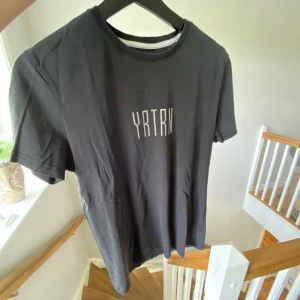 T-shirt  - Yourturn t-shirt i bra skick, hör av er för fler bilder!