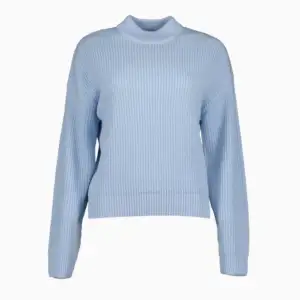 Jätteskön fin blå sweater inköpt idag(4/8) på New Yorker, men gillade inte hur hög nacken var, drf säljs den. 