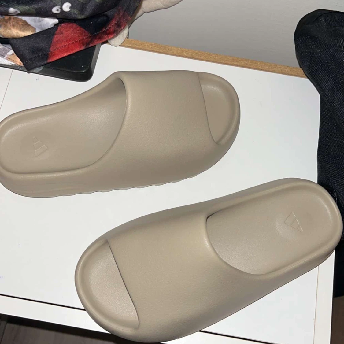 Yeezy slides  - 91