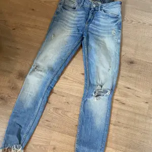 En par snygga och bekväma ripped jeans från Zara! 