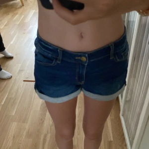 Jeans från Lindex  - Fina shorts från Lindex. Aldrig använt. Mycket bekväma.