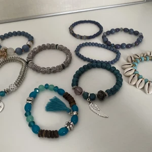 Armband - Jätte många fina armband, tyvärr kommer inte alla till användning💘skriv privat för pris💘 två armband är sålda