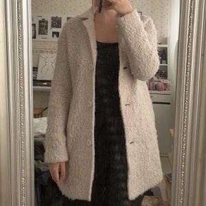Rosa ullkappa - Supersöt ljusrosa ullkappa från H&M i strl 34!💓