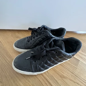 Skor❤️‍🔥❤️‍🔥 - Sjukt snygga skor från Billi Bi🙌🏼ord pris 1900kr men säljer för 400kr!!