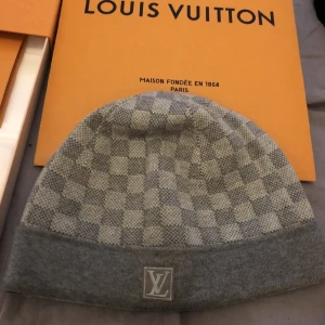 Louis Vuitton mössa  - En Louis Vuitton mössa i mycket bra skick, box ingår. 