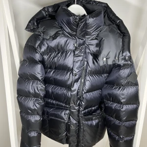 J.Lindberg vinter jacka  - En jätte fin jacka som är använd en gång och inga skador. Jackan kommer med kvitto och påse. Priset kan diskuteras 