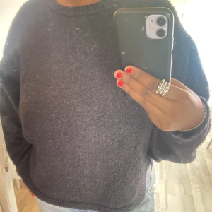 Stickad tröja  - Stickad tröja från Carin Wester. Köp direkt för 130