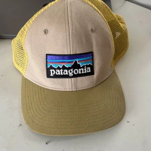 PATAGONIA KEPS - as snygg gul färg 300kr