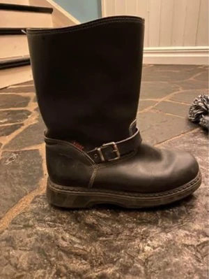 Kavat allvädersstövel - Använda men har mycket kvar att ge! Finns centralt i Trollhättan (kan tas till Göteborg c vardagar). 