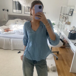 Blå blus  - Fin blå blus k storlek 38 💙