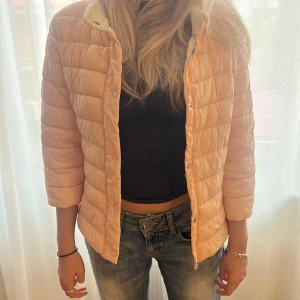 Trekvartsärmad jacka - Rosa gullig trekvartsärmad jacka🥰🥰🥰kolla mina andra jackor💕