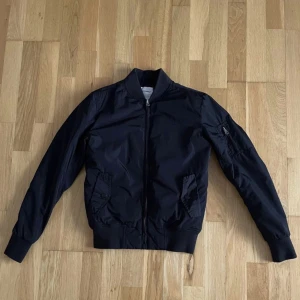 Vår Jacka - Denna jacka har använts och är på bra skick, men skulle definitivt säga att det är den perfekta jackan för våren