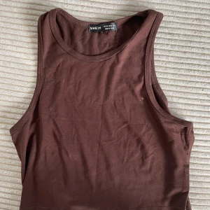 Linne - Säljer ett brunt linne i storlek s! Väldigt skön och har använt den fåtal gånger.