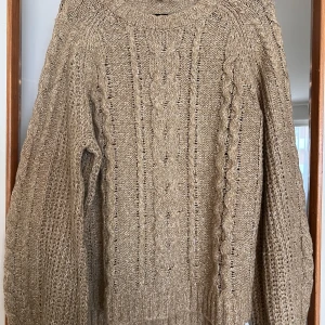 Stickad tröja - Stickad tröja från Top Secret Women. Helt ny oanvänd och inga skador överhuvudtaget.