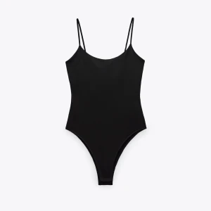 Svart body - Säljer min nya oanvända body i stolek m från zara. 