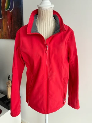 Surfanic Softshell jacka st M Röd Träningskläder  - Surfanic Softshell jacka st M Röd Träningskläder 
