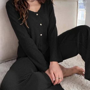 Mjukisset - Mjukisset i svart, aldrig använt då den är för kort i benen för mig tyvärr