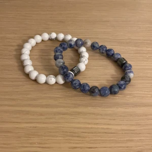 Pärlarmband  - Säljer mina snygga pärlarmband som jag knappt använt. Det är såklart riktiga pärlor. Om du har några funderingar är det bara att kontakta.