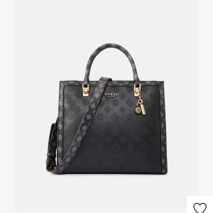 Abey-shoppingväska  - Guess väska.  inköpt för 1500kr  Haft den i 4 månader. knappt använt.   