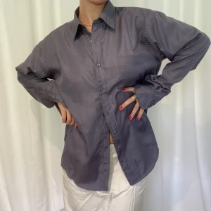 Grå skjorta - Så najs