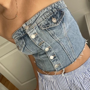 Zara jeans topp - Jeans topp från zara i storlek s. Sparsamt använd💗