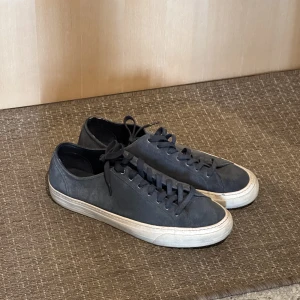 Mango sneakers - Stor flyttstädning Alla plagg i storlek S-M och passar ca 1.70-185cm samt 70-83kg  Finns i Uppsala