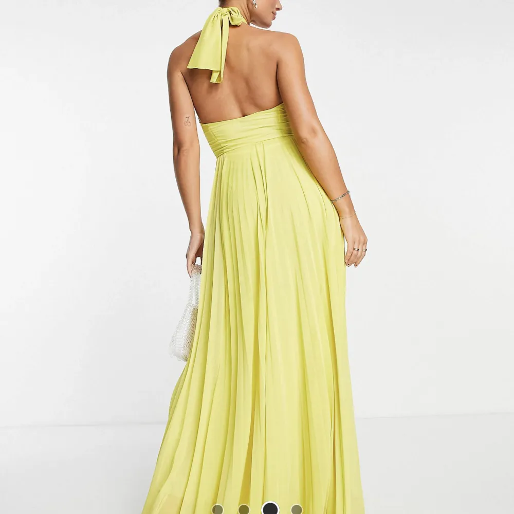 Slutsåld klänning från Asos. Helt oanvänd med prislapp. Lime/gul färg. Nypris 689kr.. Klänningar.