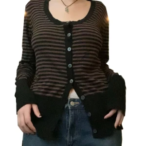 randig kofta - Cool å skön brunsvart randig koffa 😸 Använd men väldigt bra skick. 