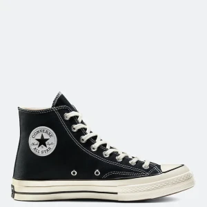 Converse chuck Taylor HI - Säljer mina fina Converse chuck Taylor HI , jättefina, inte hunnit tvätta av dem därav priset. Inköpta oktober 2022 och bara använda ett fåtal gånger. Nypris 1019kr  