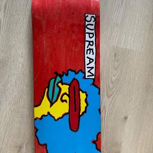 Supreme gonz FW17 skateboard Plast avtagen i övrigt nyskick   Frakt eller kan möta upp i/ runt Halmstad 