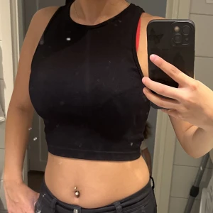 Linne - Hej säljer denna tröja pga den är för liten för mig💓 från hm, och nästan aldrig använd. Skriv om ni är intresserade❤️❤️