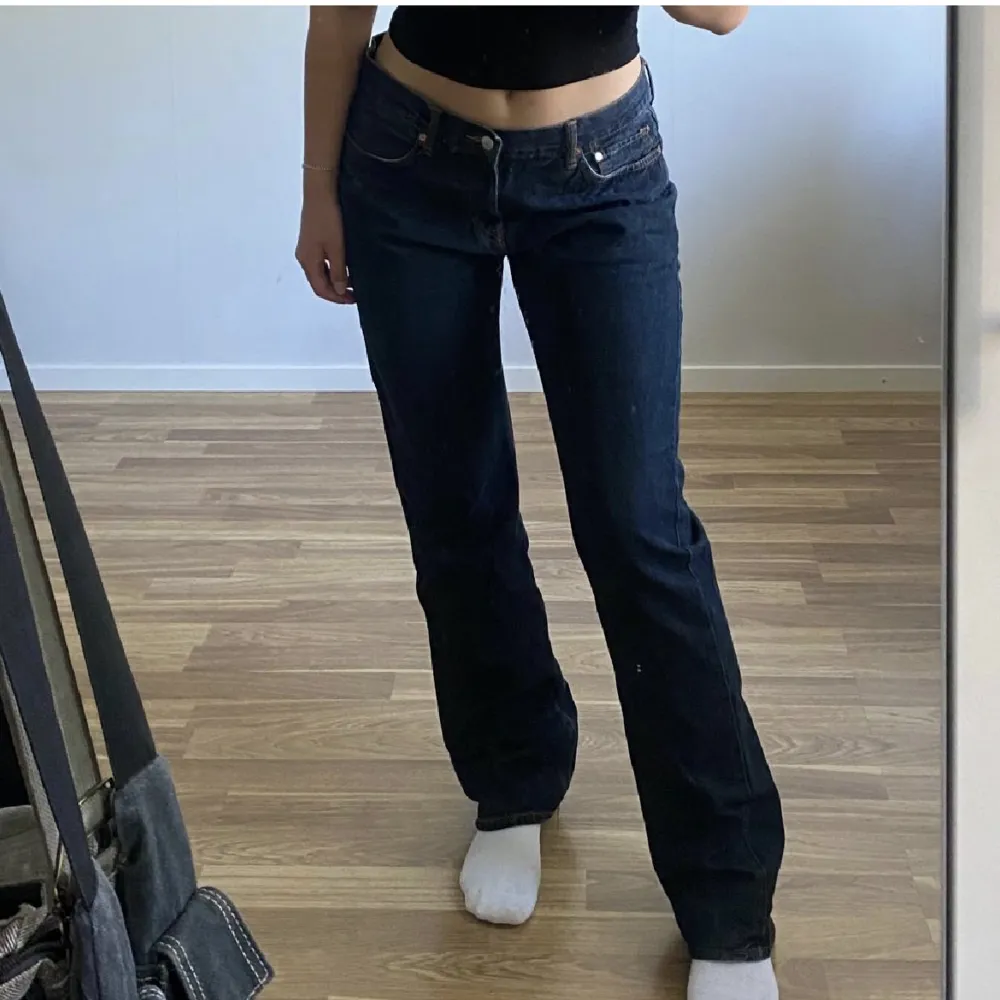 Jättesnygga lite baggy jeans! Mida: ca 89cm runt om. Innerben: 84cm. Skriv vid fler funderingar! Frakt tillkommer! ❤️‍🔥. Jeans & Byxor.