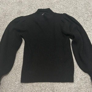 Tröja  - Tröja från only storlek xs, aldrig andvänd